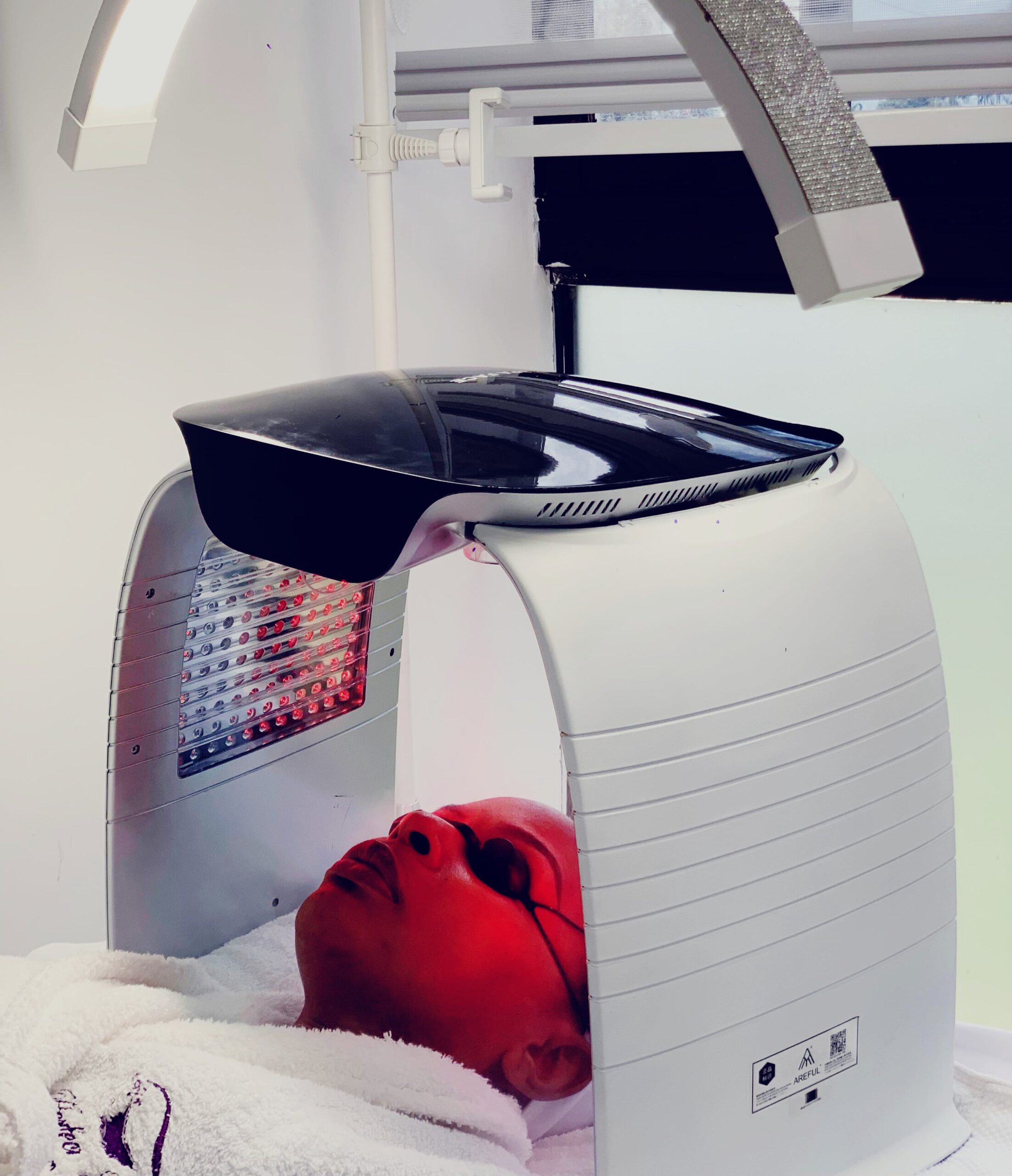 Read more about the article Unlocking Timeless Beauty: The Power of Anti-Aging Facials